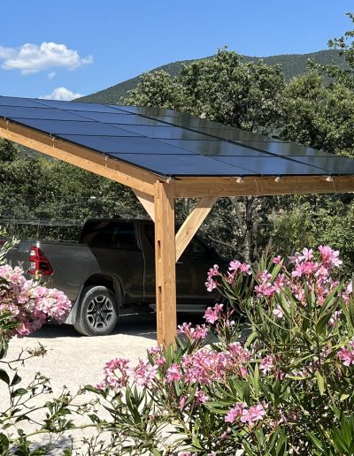 Tiny home en bois élégante à Nyons, intégrée harmonieusement dans un cadre naturel