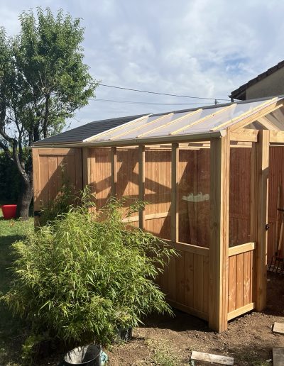 Tiny home en bois élégante à Nyons, intégrée harmonieusement dans un cadre naturel